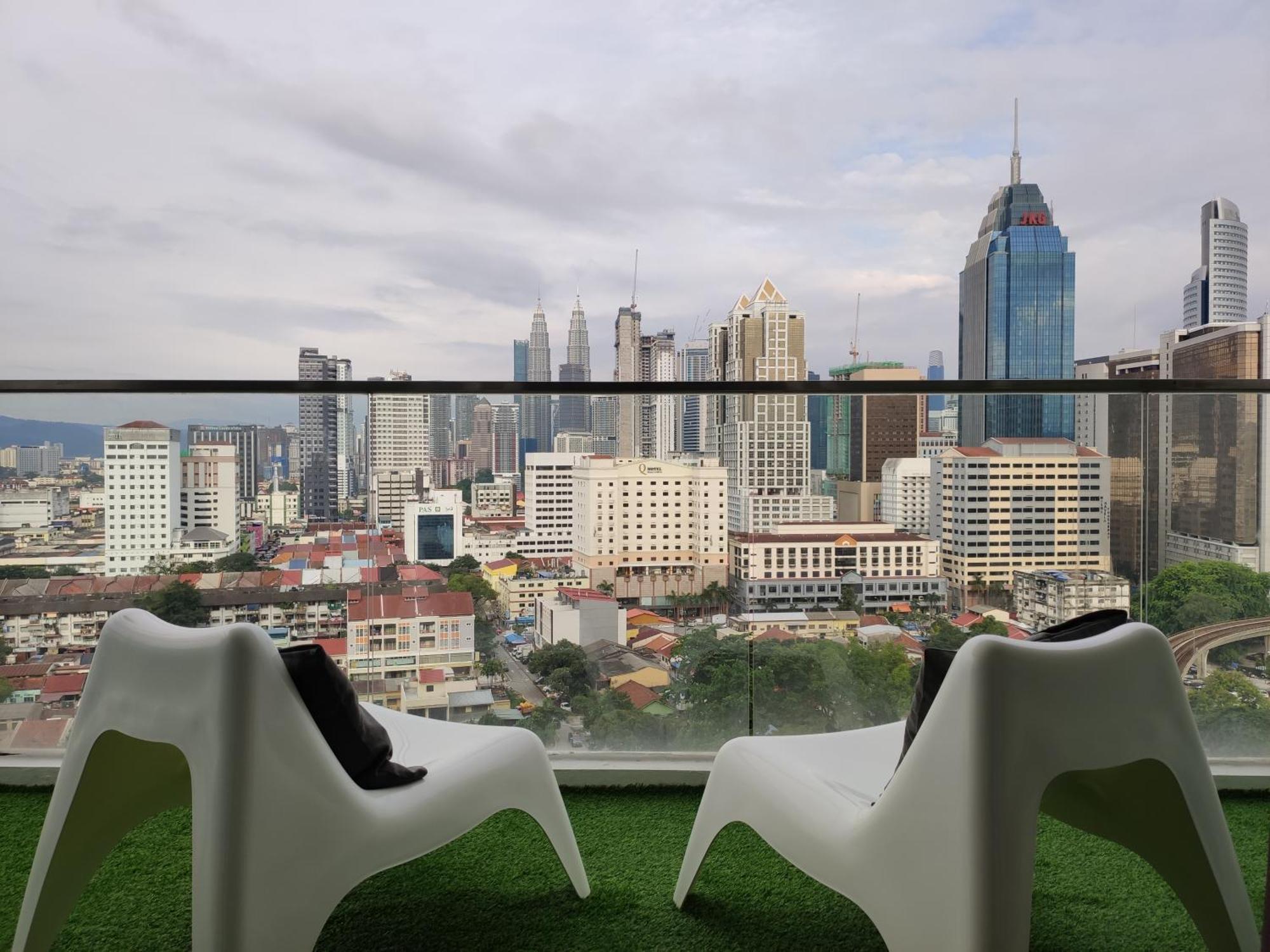 Regalia Residence And Suites By Awesomestay Kuala Lumpur Exterior foto