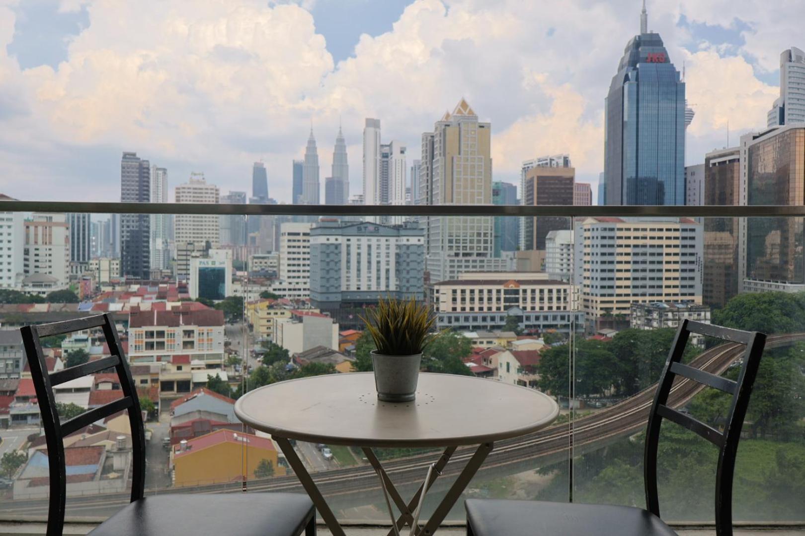 Regalia Residence And Suites By Awesomestay Kuala Lumpur Exterior foto